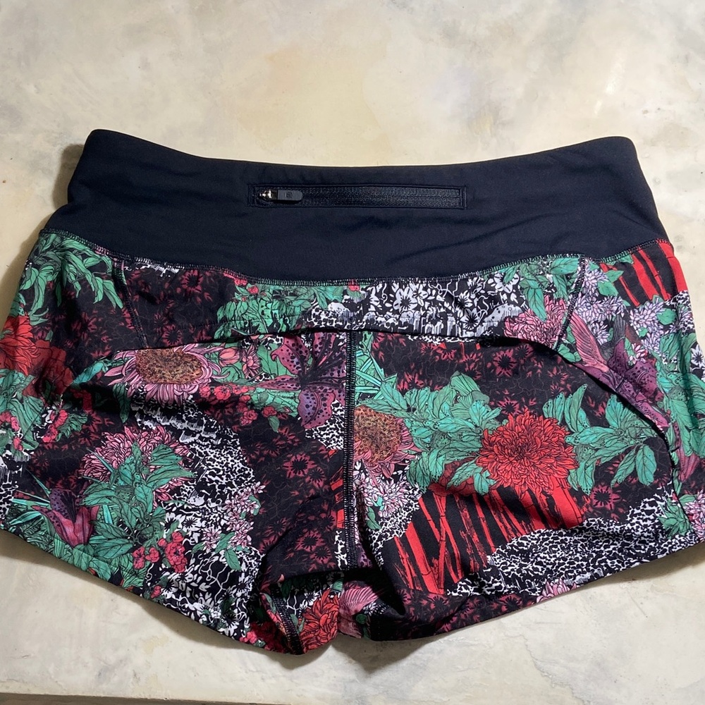 Lululemon Hotty Hot Shorts Size 4, 
4” inseam - Picture 2 of 9